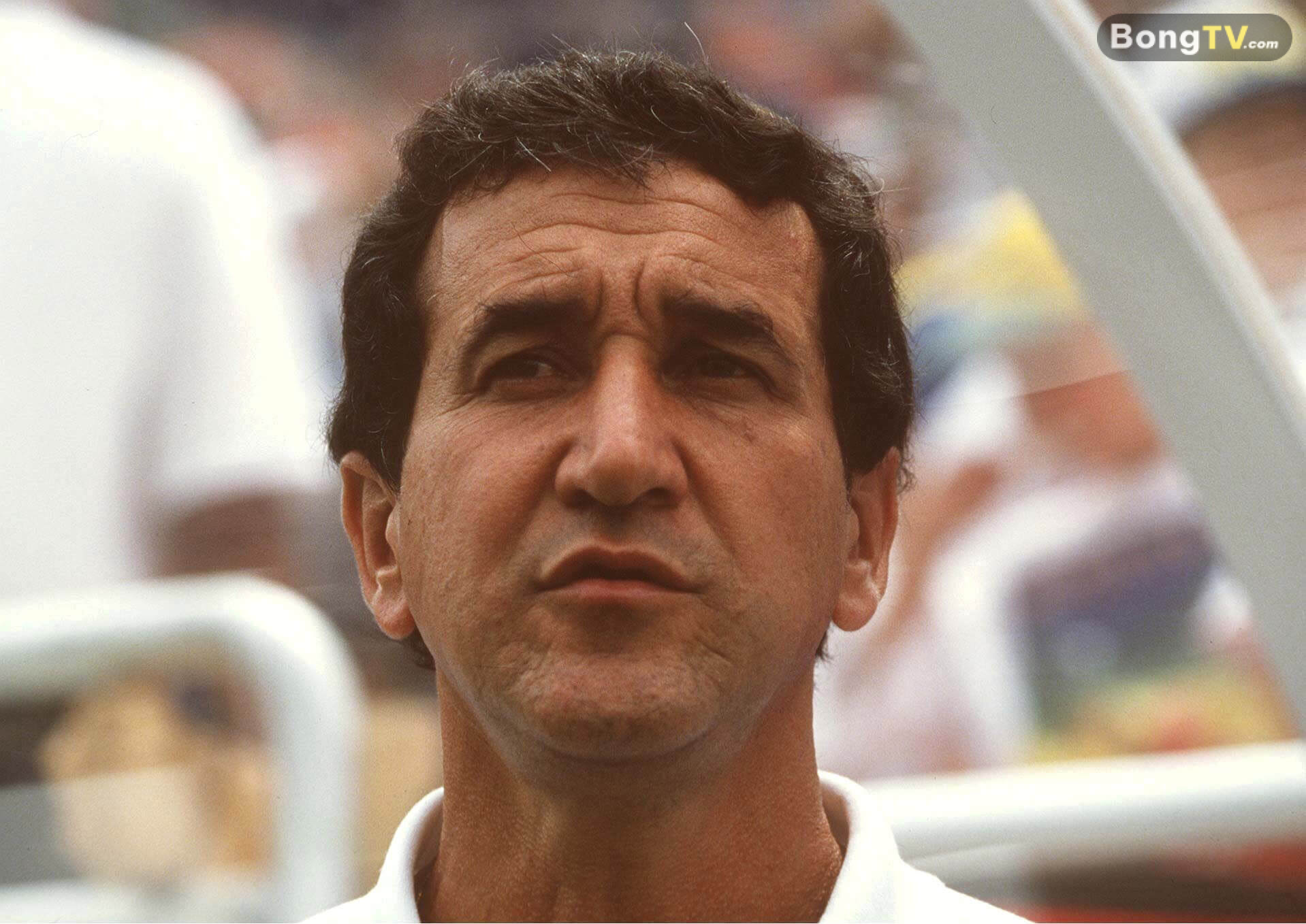 HLV Carlos Parreira phải chịu chỉ trích nặng nề vì những sự lựa chọn đội hình và lối chơi thực dụng.