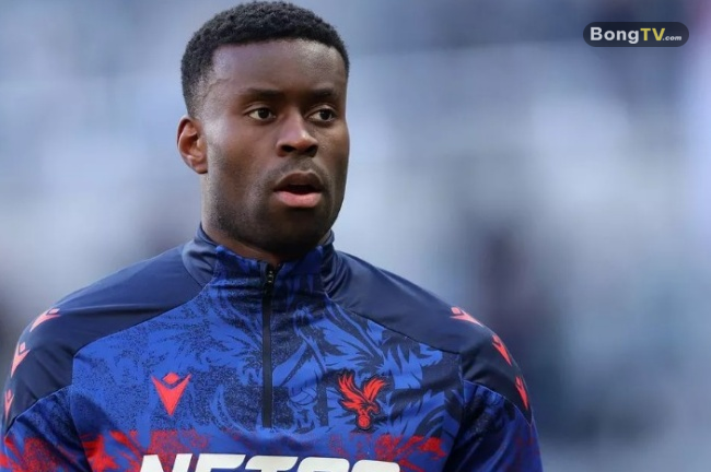 Guehi nổi lên như mục tiêu cứu hàng thủ của Man City.