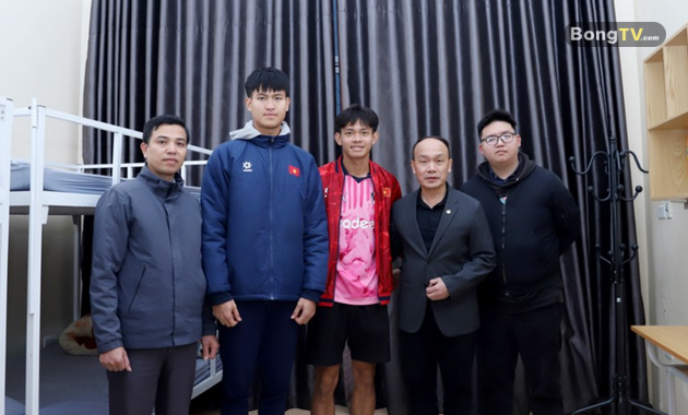 Lãnh đạo VFF đến thăm hỏi Bùi Vĩ Hào và Nguyễn Tân.