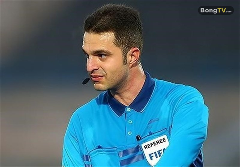 Trọng tài Heidari Payam nổi tiếng nghiêm khắc.