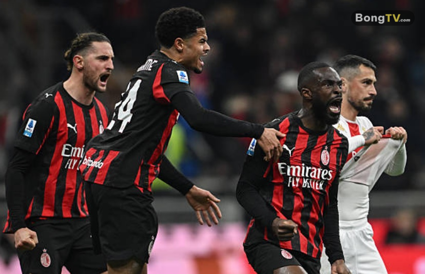 Niềm vui của các cầu thủ Milan sau bàn gỡ hòa.