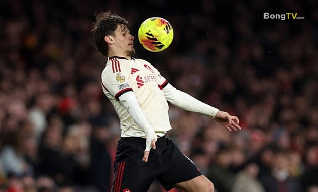 Hậu vệ người Hungary có trận đấu hay nhất trong màu áo Liverpool