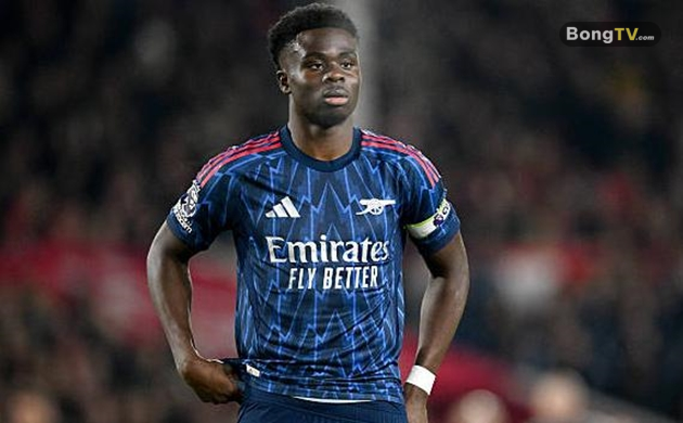 Bukayo Saka bất ngờ ngồi dự bị ở trận đấu với Nottingham Forest.