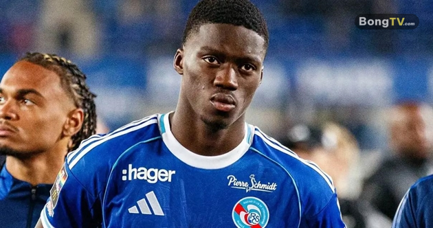 Chelsea gọi lại Mamadou Sarr để gia cố hàng phòng ngự.