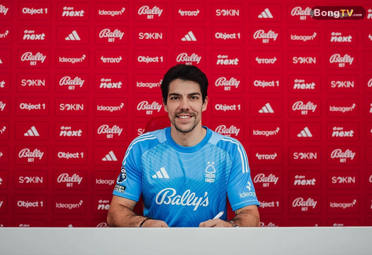 Stefan Ortega chính thức gia nhập Nottingham Forest.