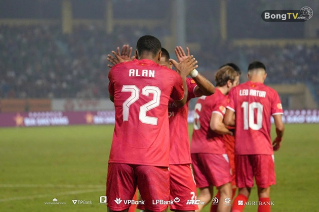 Alan là người hùng của trận đấu.