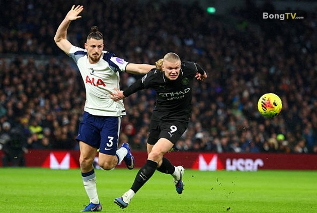 Erling Haaland — 7.0: Không có nhiều cơ hội dứt điểm, tiếp tục kéo dài cơn hạn hán bàn thắng từ bóng sống tại Ngoại hạng Anh. Trong hiệp một, anh làm lỡ nhịp một vài đợt tấn công của City do ra quyết định kém hoặc xử lý bước cuối cẩu thả.