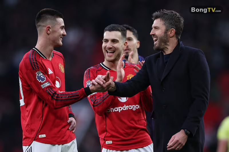 Old Trafford sống lại bằng những điều căn bản.