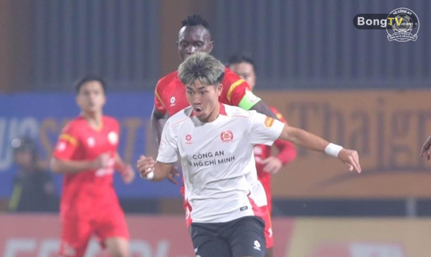 Ngô Đăng Khoa ghi bàn đầu tiên tại V-League.