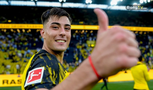 Anselmino trong màu áo Dortmund.
