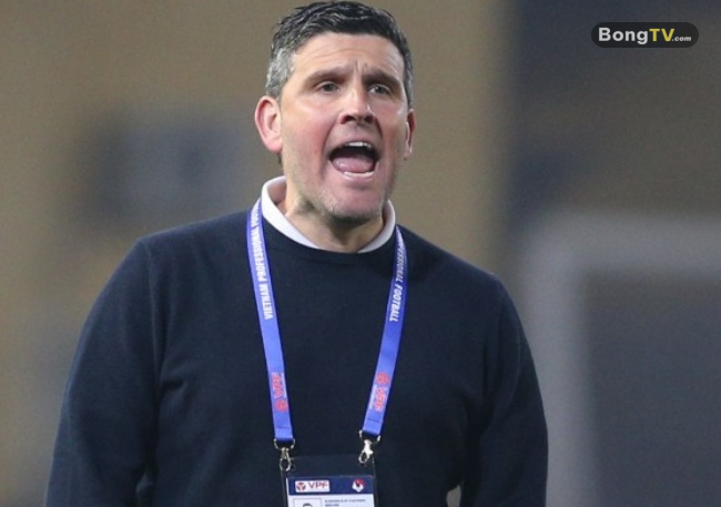 HLV Gerard Albadalejo nhận án phạt kỷ luật từ VFF.