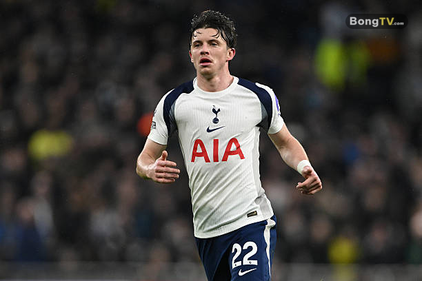 Conor Gallagher quay về Ngoại hạng Anh để đầu quân cho Tottenham Hotspur.