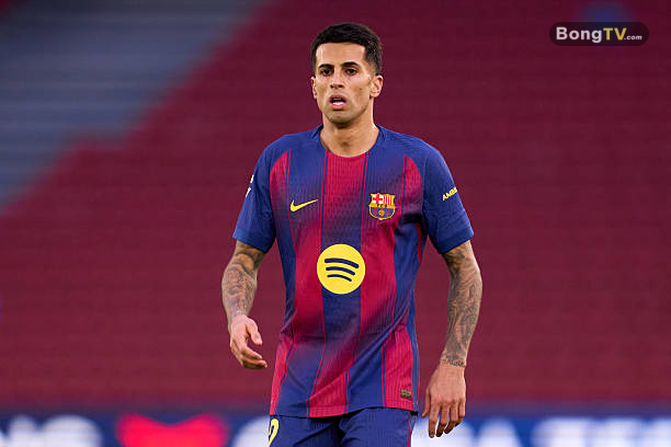 Barcelona ký hợp đồng với người cũ Joao Cancelo theo dạng cho mượn.