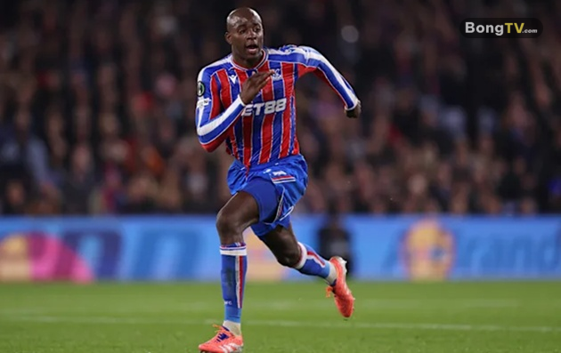 AC Milan rút khỏi thương vụ Mateta.