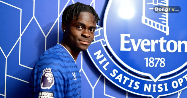 Everton mượn Tyrique George đến hết mùa với tùy chọn mua đứt.