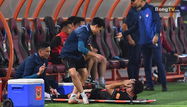 Thái Sơn chấn thương nặng.