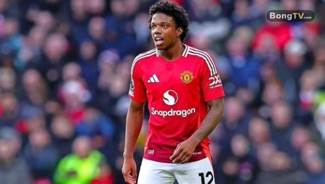 Malacia phẫn nộ với MU.