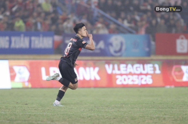 Thành Trung ghi bàn cho Ninh Bình.