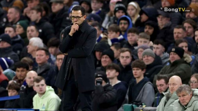 HLV Liam Rosenior cùng Chelsea đại chiến Arsenal.