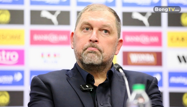 HLV trưởng đội tuyển Malaysia chưa biết liệu có nên sử dụng 7 cầu thủ nhập tịch hay không.