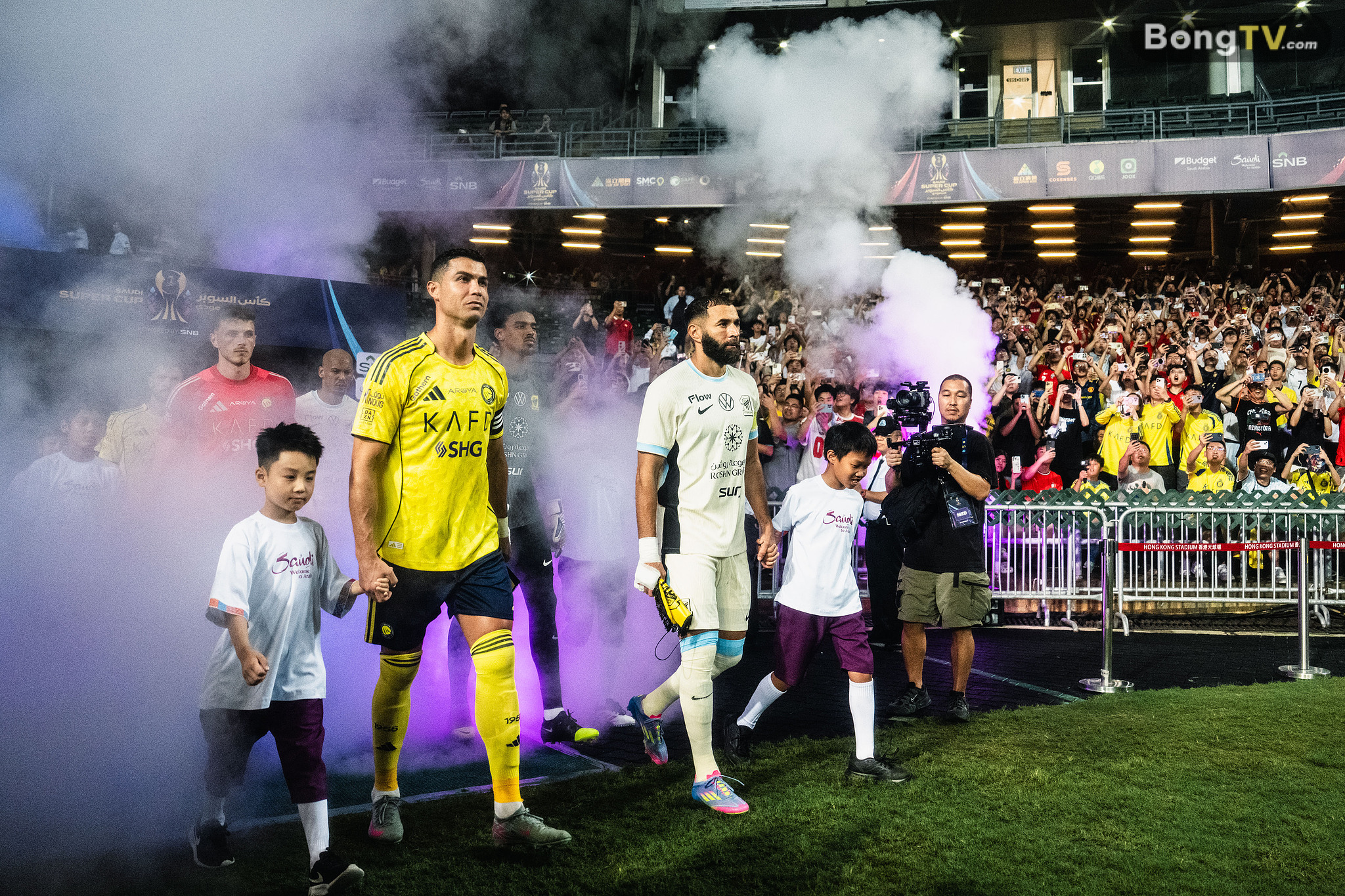 Cái bóng quá lớn của chính Ronaldo.